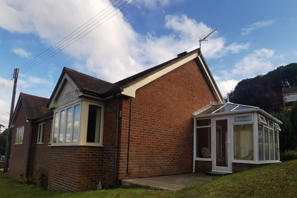 Twyngaer, A Spacious 3 Bedroom Bungalow Sleeps 5 Knighton  Exterior photo